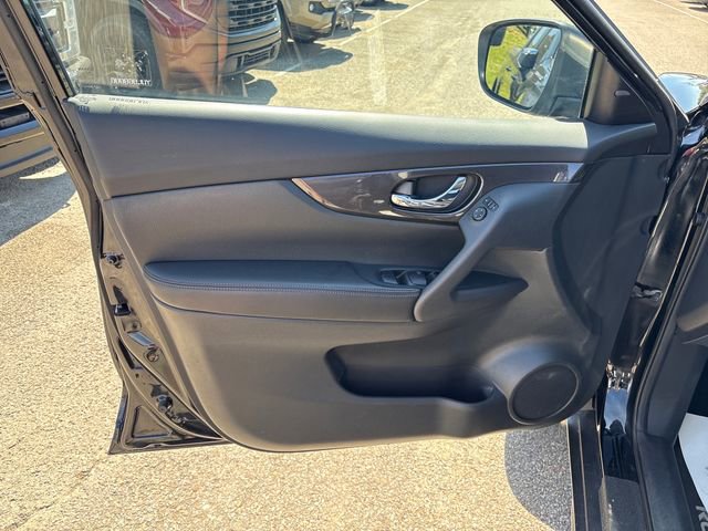 Used 2019 Nissan Rogue SV AWD/4WD image 7
