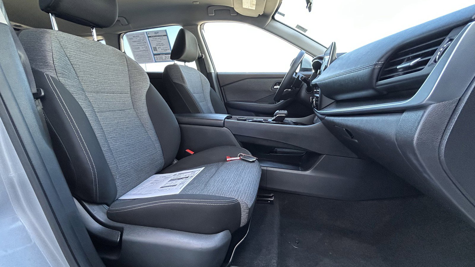 Used 2023 Nissan Rogue SV image 19