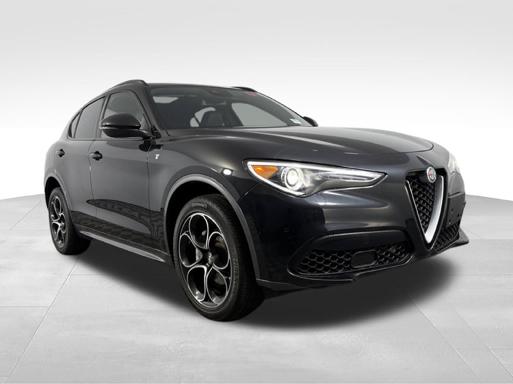 Used 2023 Alfa Romeo Stelvio Ti AWD/4WD image 5