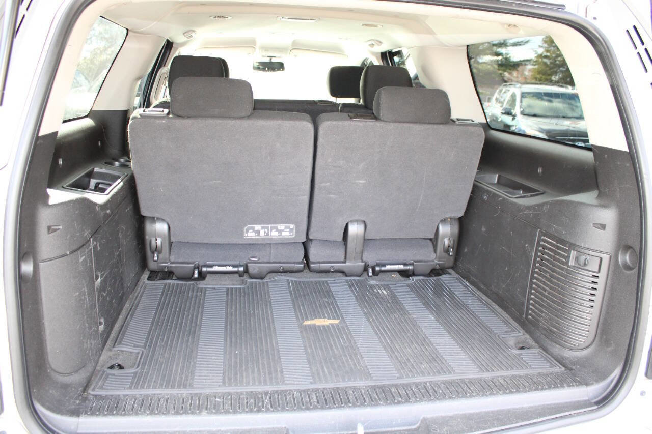 Used 2014 Chevrolet Suburban LS image 23