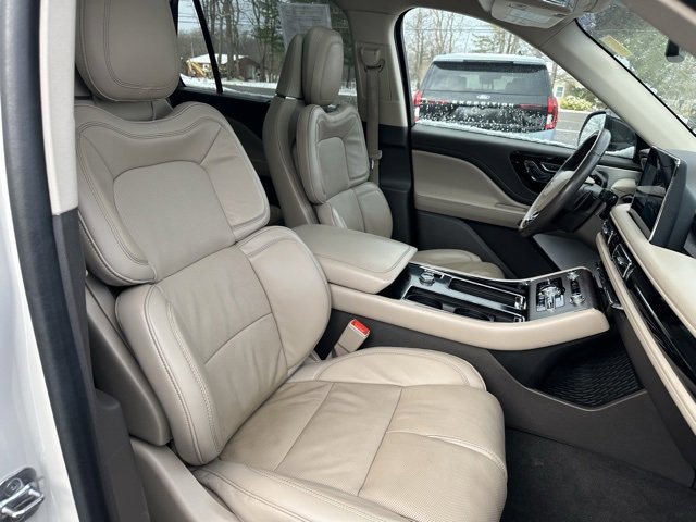 Used 2023 Lincoln Aviator Reserve w/ Equipment Group 201A image 15