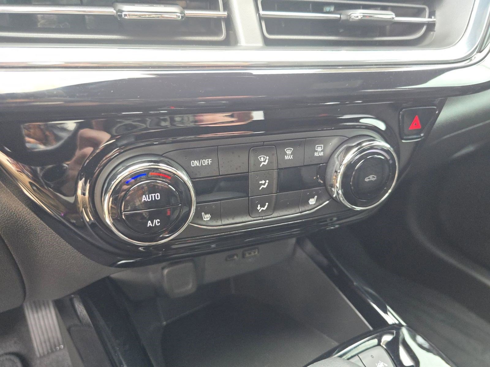 Used 2025 Chevrolet Trax RS w/ Driver Confidence Package image 17