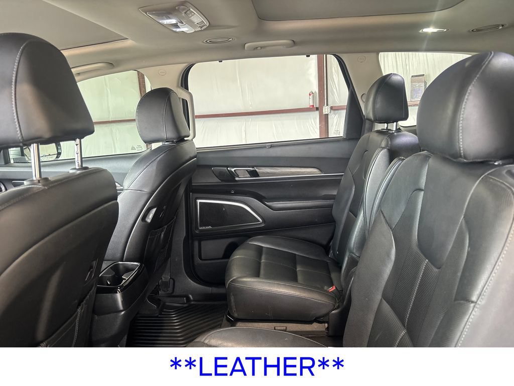 Used 2022 Kia Telluride SX w/ Towing Package FWD image 17