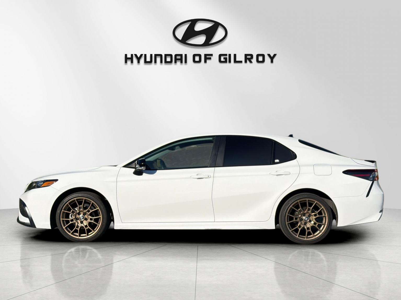 Used 2024 Toyota Camry SE w/ Convenience Package FWD image 2