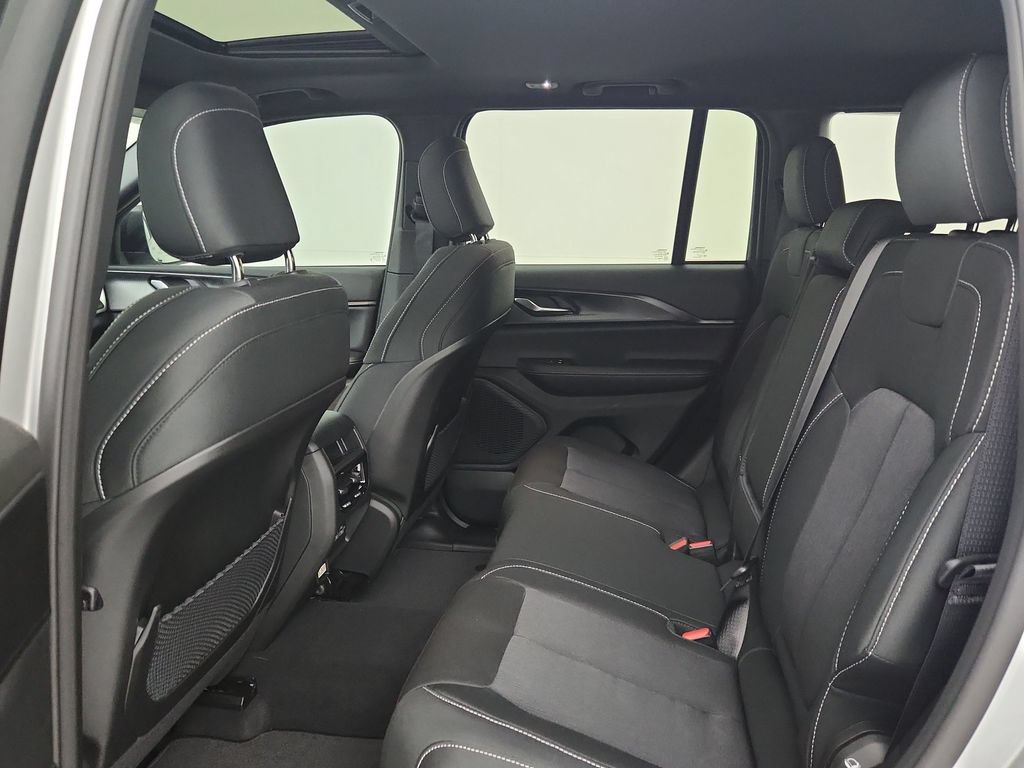 New 2026 Jeep Grand Cherokee Laredo X AWD/4WD image 31