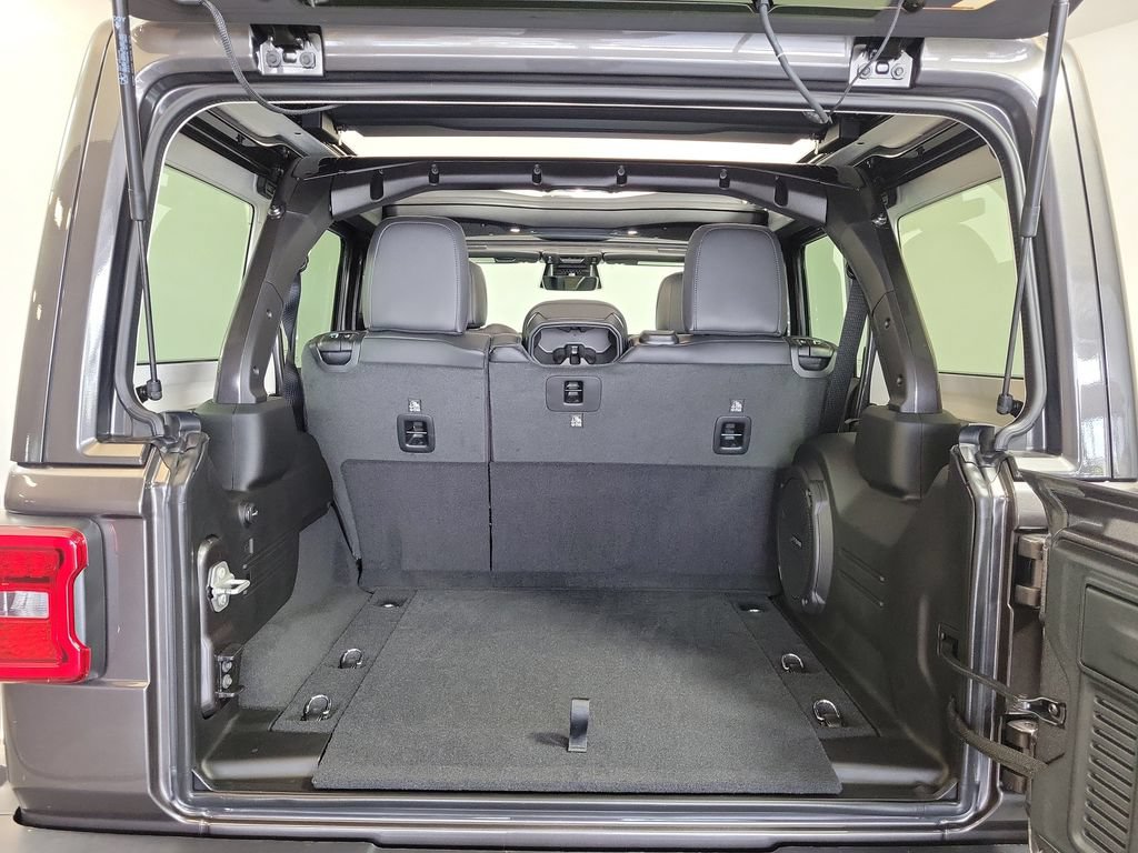 New 2026 Jeep Wrangler Unlimited Sahara w/ Technology Group AWD/4WD image 25