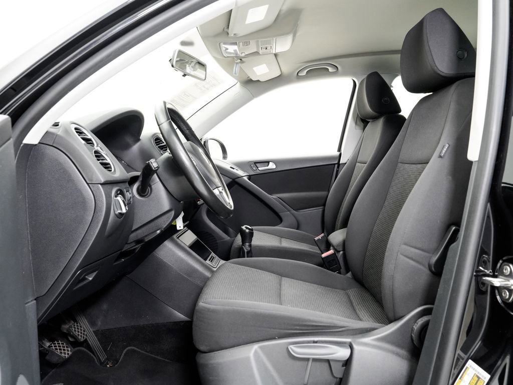 Used 2013 Volkswagen Tiguan S image 6