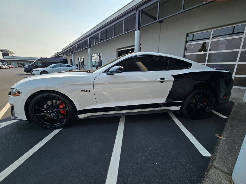 Used 2022 Ford Mustang GT Premium w/ Equipment Group 401A RWD image 2