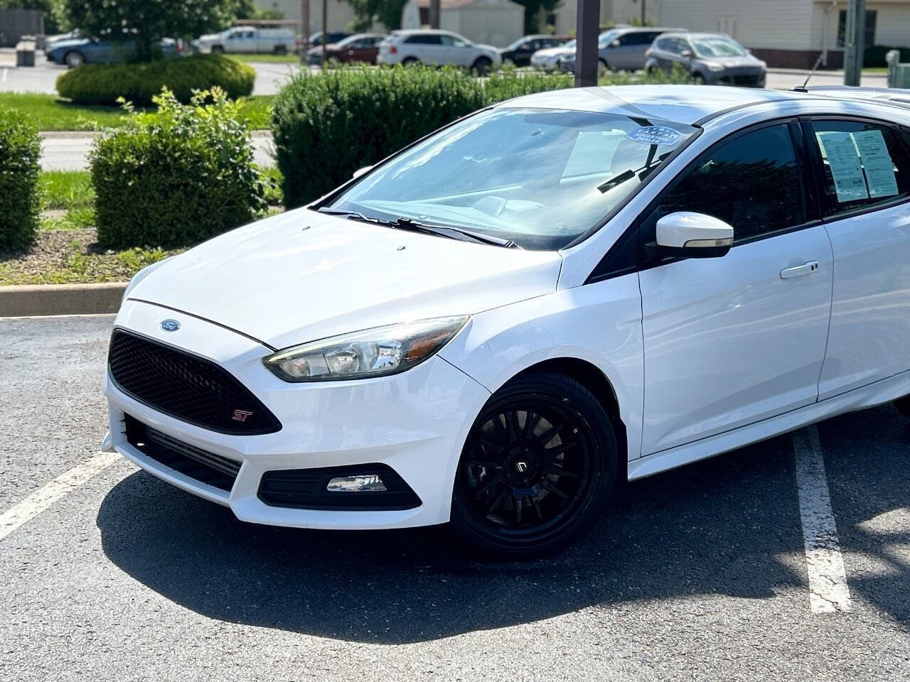 Used 2017 Ford Focus ST FWD image 3