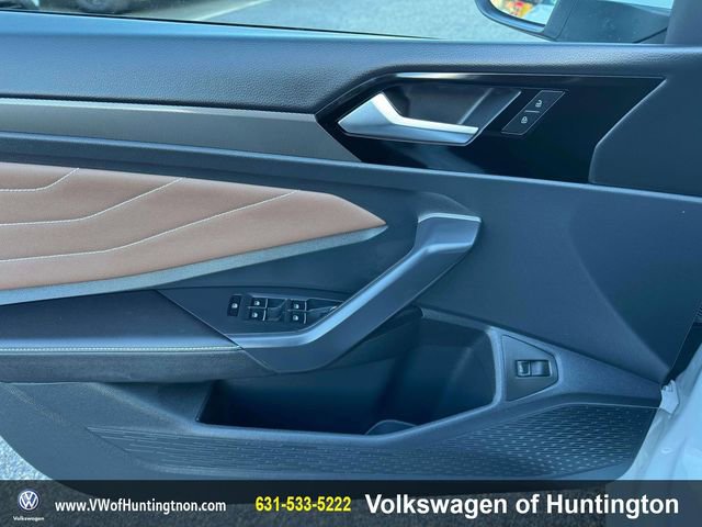 Certified 2025 Volkswagen Jetta SEL image 16