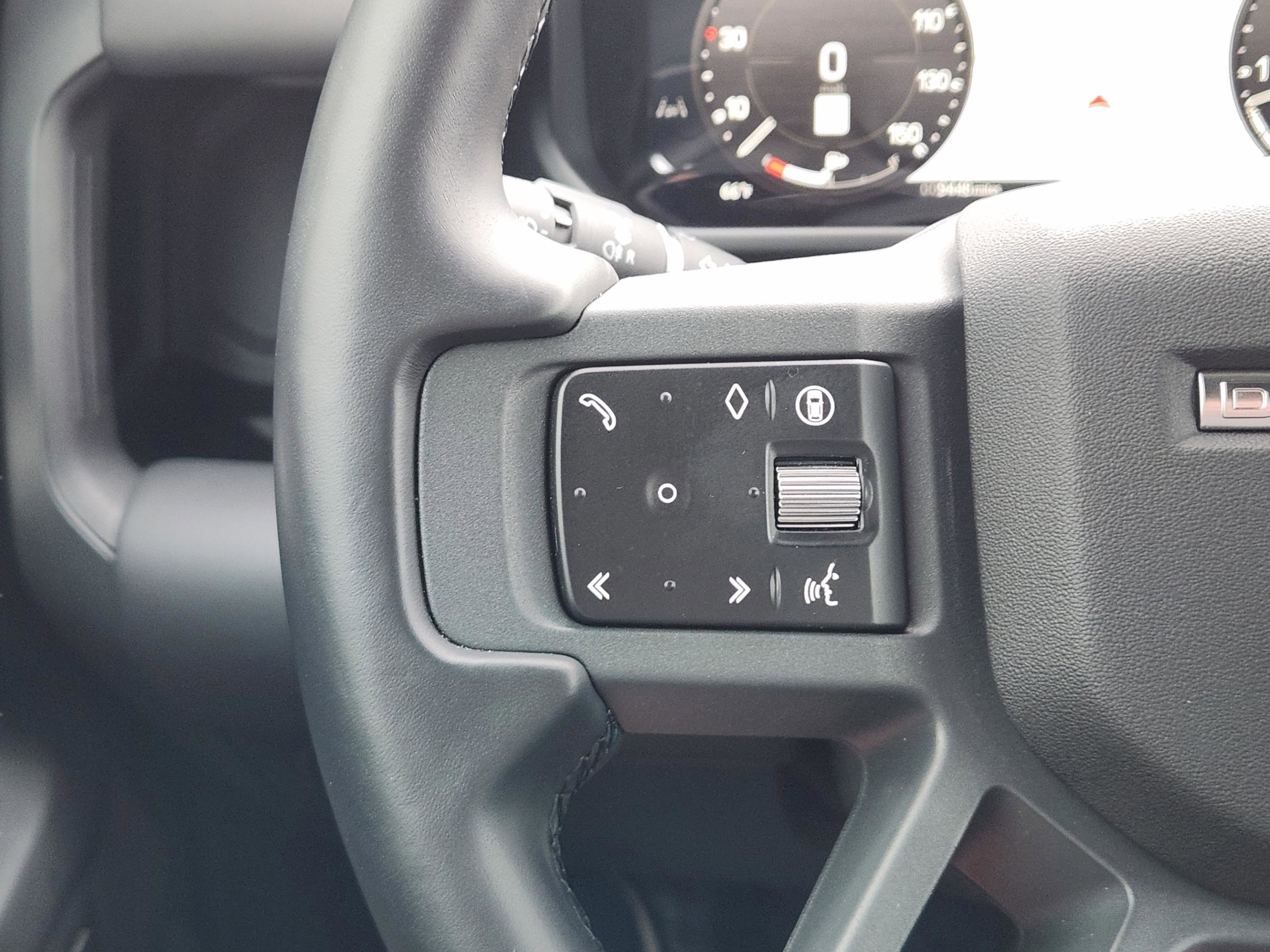 Certified 2025 Land Rover Defender 130 X-Dynamic SE AWD/4WD image 24