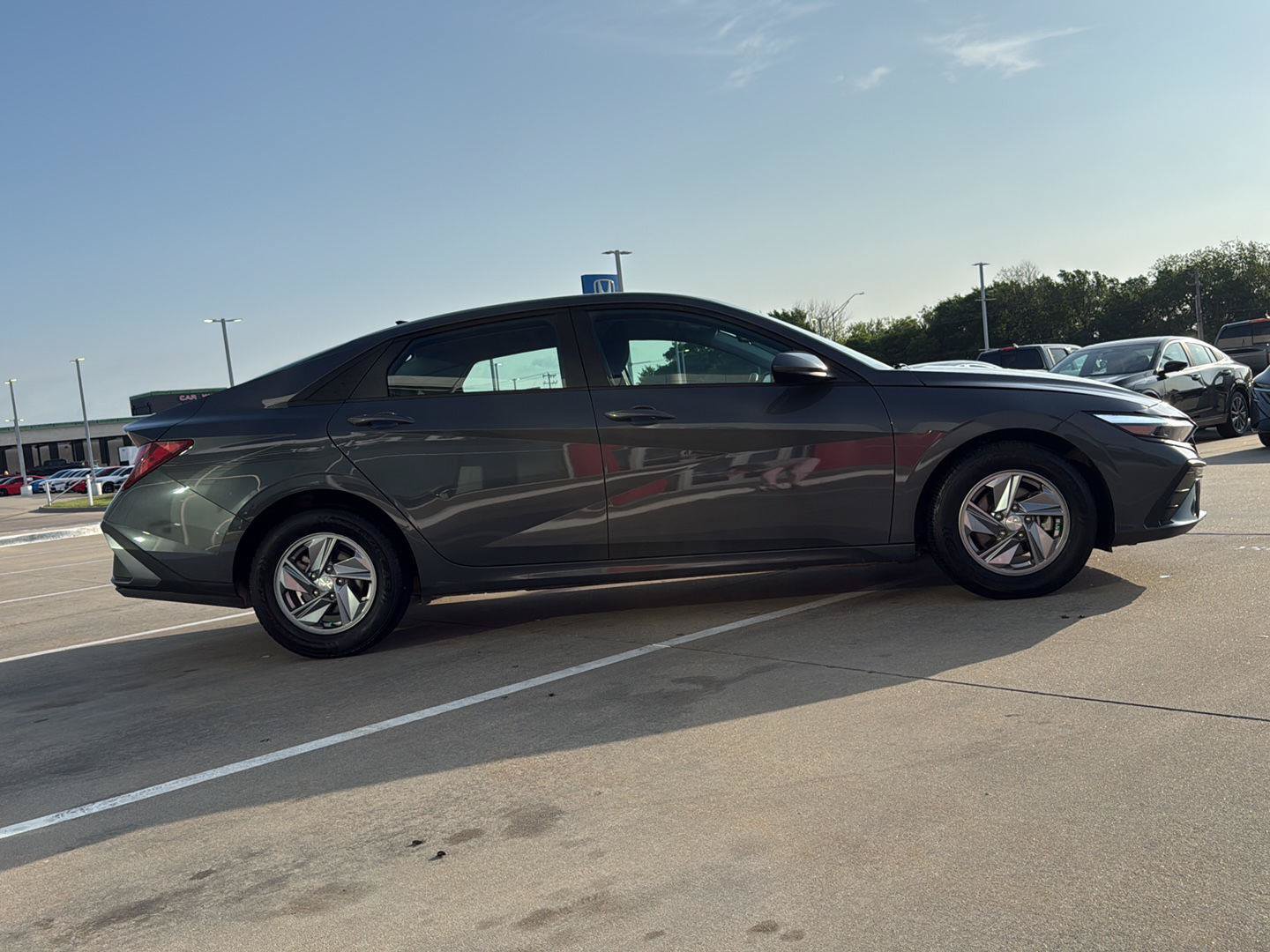 Used 2024 Hyundai Elantra SE FWD image 7