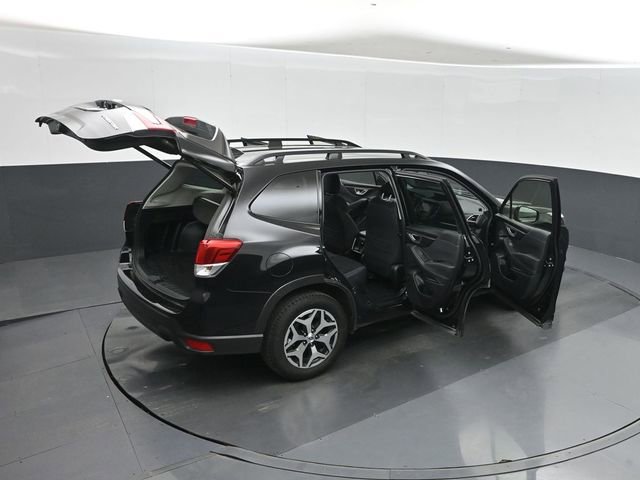 Used 2023 Subaru Forester Premium image 30