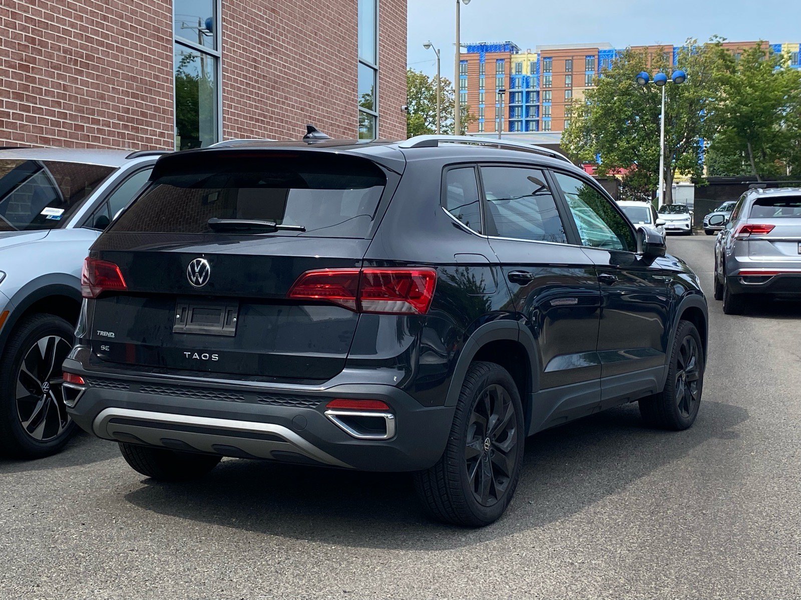 Certified 2023 Volkswagen Taos SE w/ Panoramic Sunroof Package FWD image 3