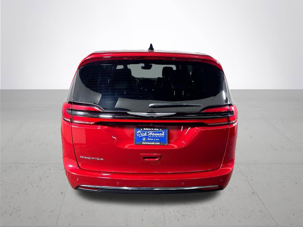 Used 2025 Chrysler Pacifica Select image 7