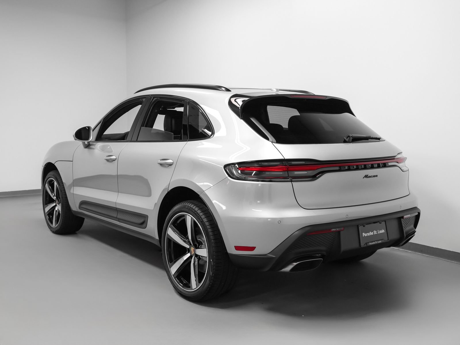 New 2026 Porsche Macan AWD/4WD image 3
