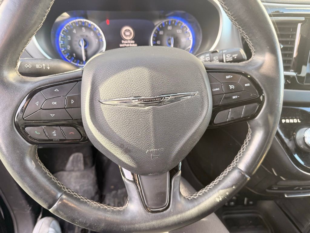 Used 2018 Chrysler Pacifica Touring-L Plus w/ S Appearance Package image 16