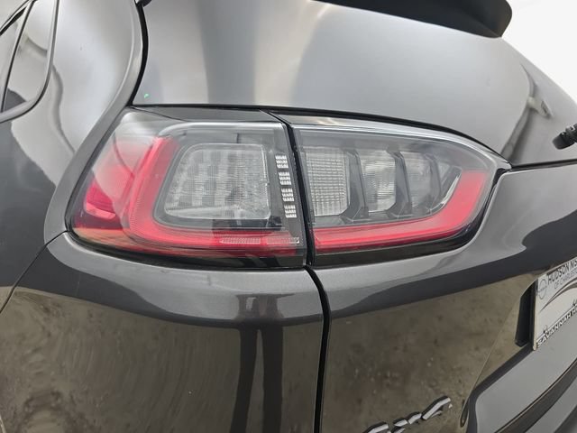 Used 2022 Jeep Cherokee Trailhawk w/ Comfort/Convenience Group AWD/4WD image 33