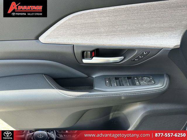 Certified 2024 Toyota Grand Highlander Platinum image 22