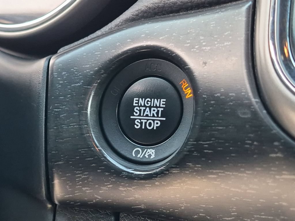 Used 2018 Jeep Grand Cherokee Laredo AWD/4WD image 16
