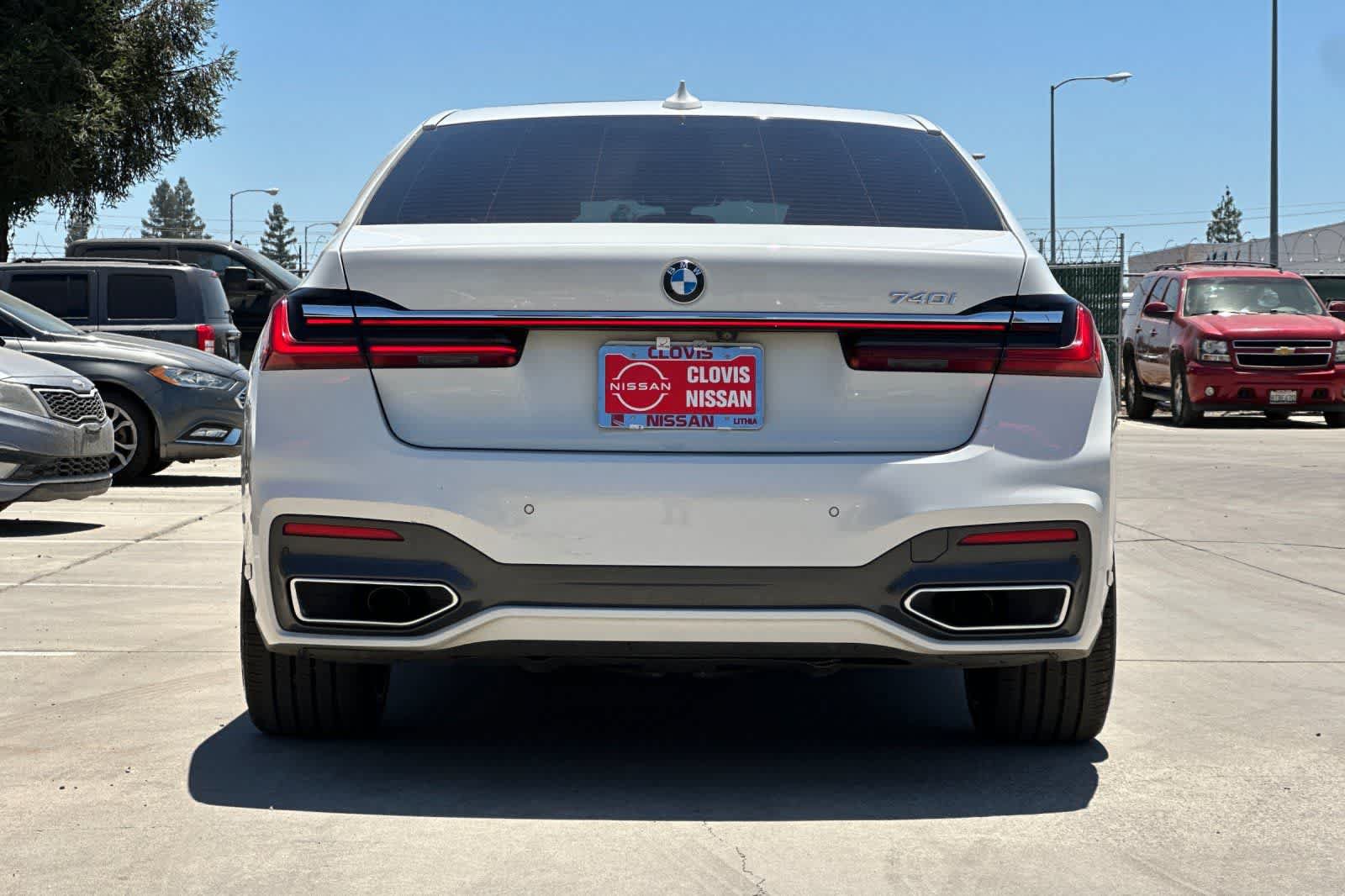 Used 2022 BMW 740i w/ M Sport Package RWD image 8