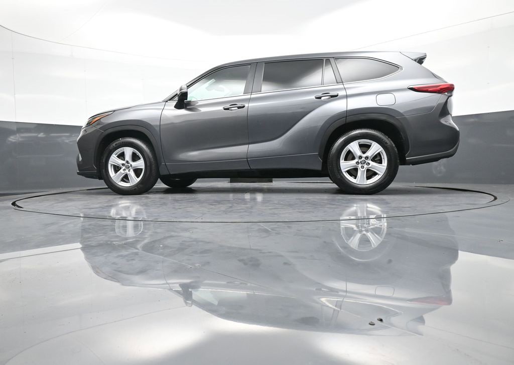 Certified 2023 Toyota Highlander L image 34