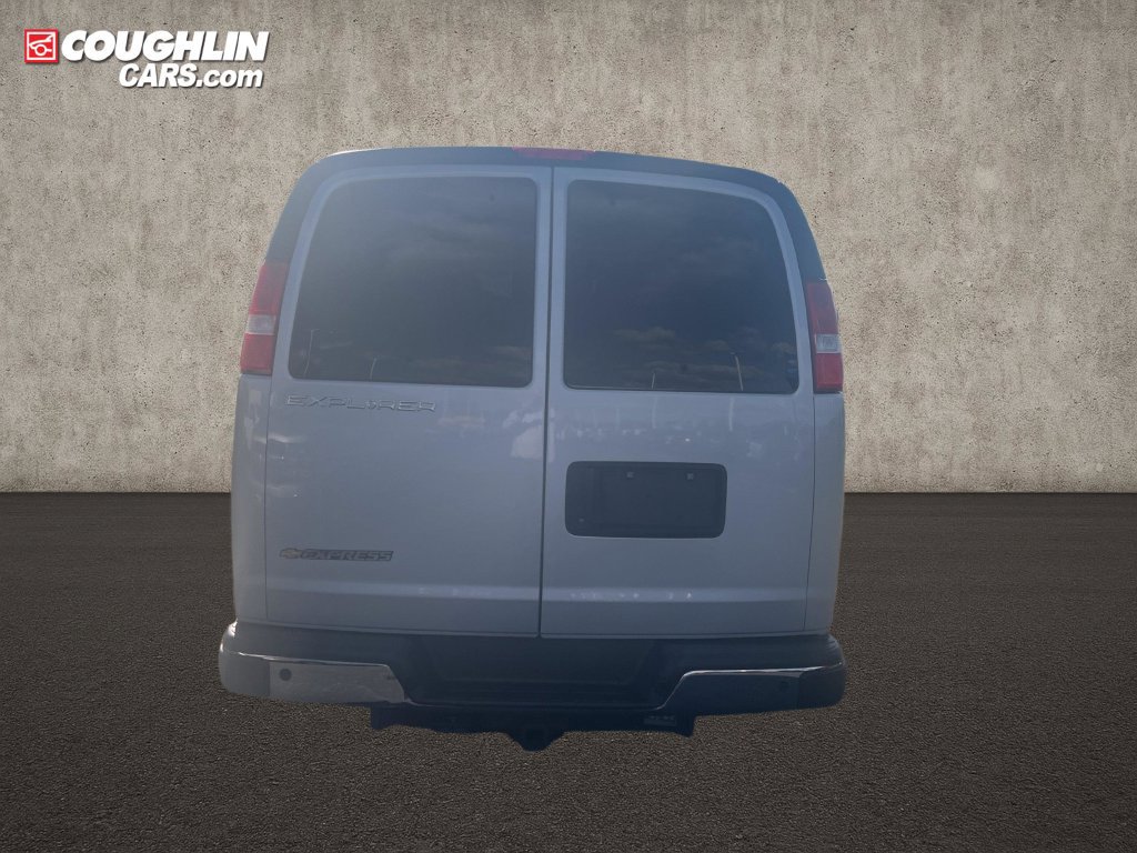Used 2023 Chevrolet Express 2500 Extended RWD image 5