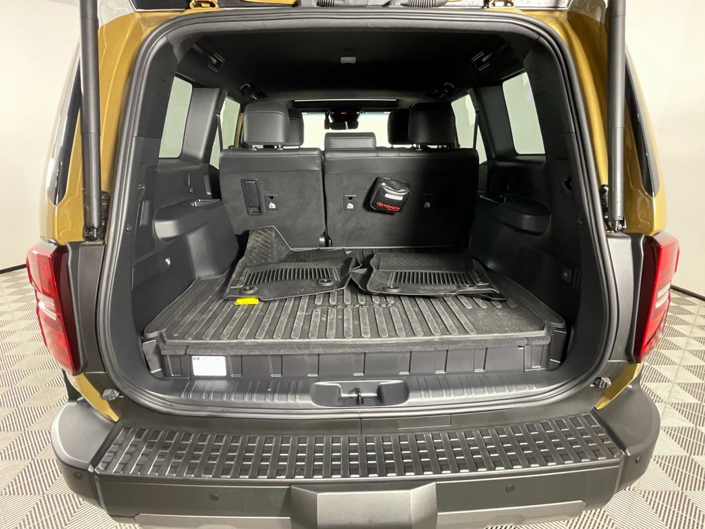 Used 2024 Toyota Land Cruiser image 27