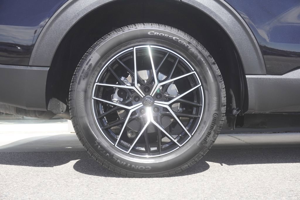 Used 2023 Ford Explorer Platinum w/ Technology Package image 32