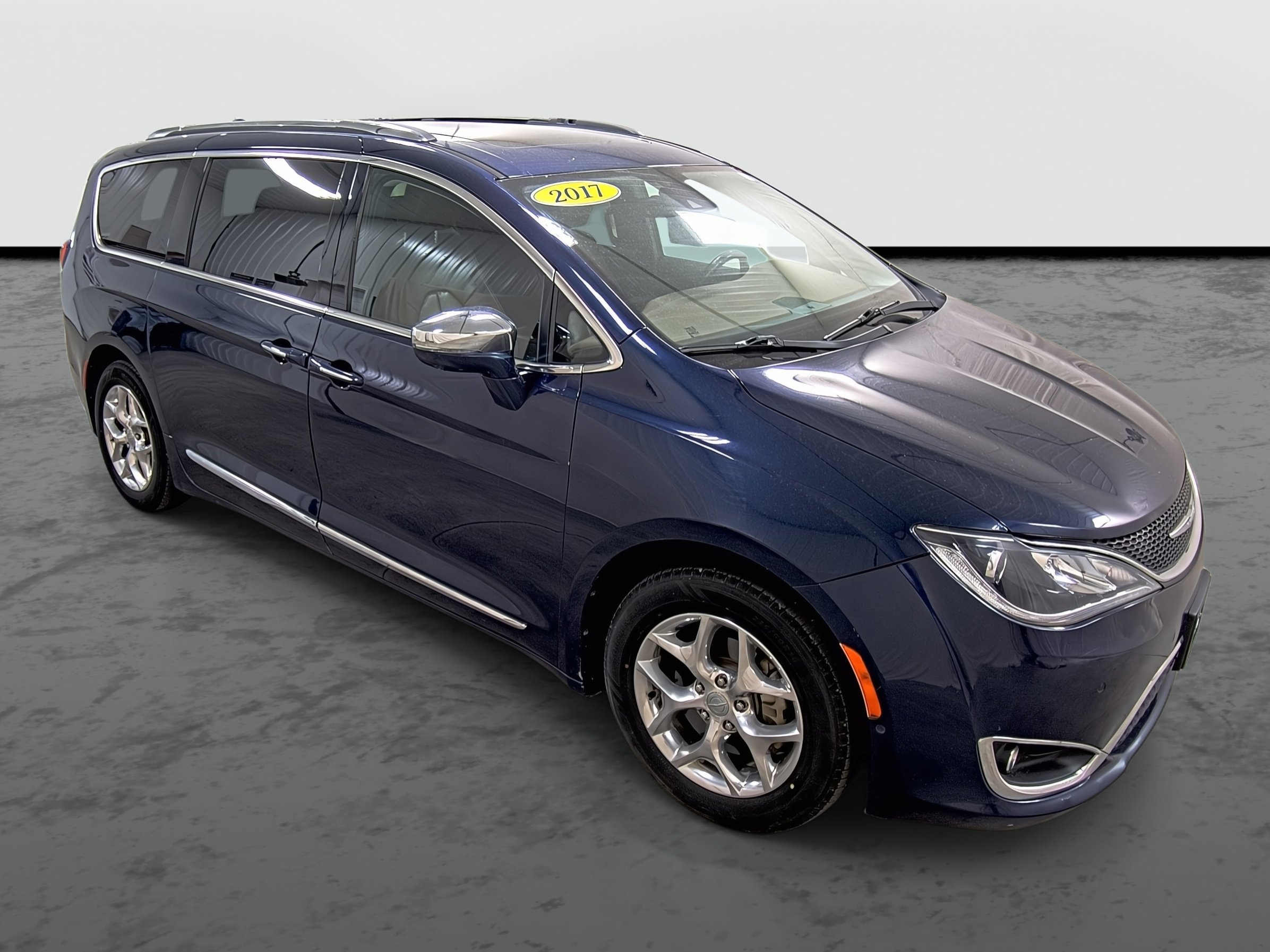 Used 2017 Chrysler Pacifica Limited w/ UConnect Theater Package image 5
