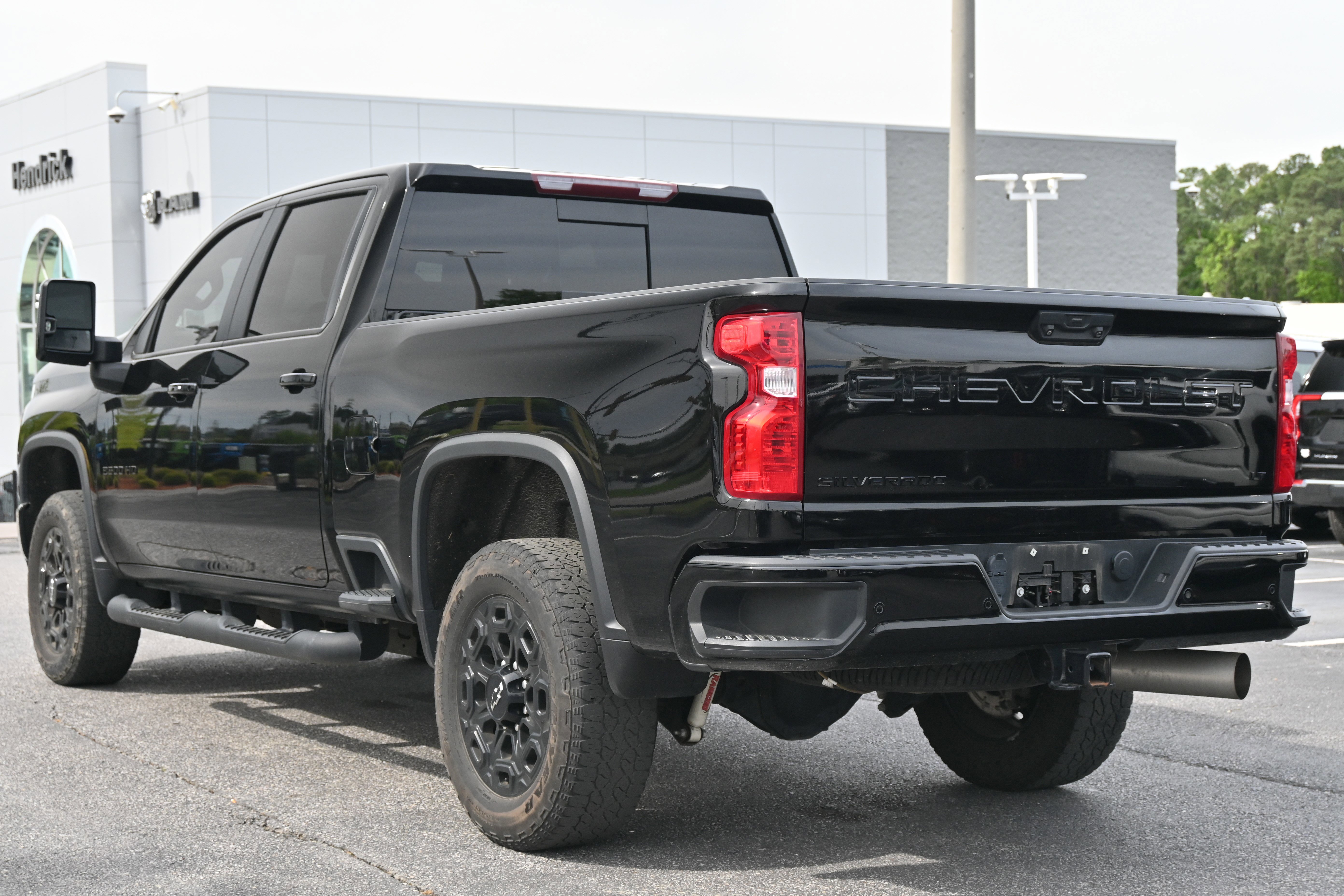 Used 2023 Chevrolet Silverado 2500 LT w/ Midnight Edition image 11