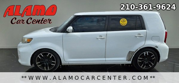 Used 2014 Scion xB image 2