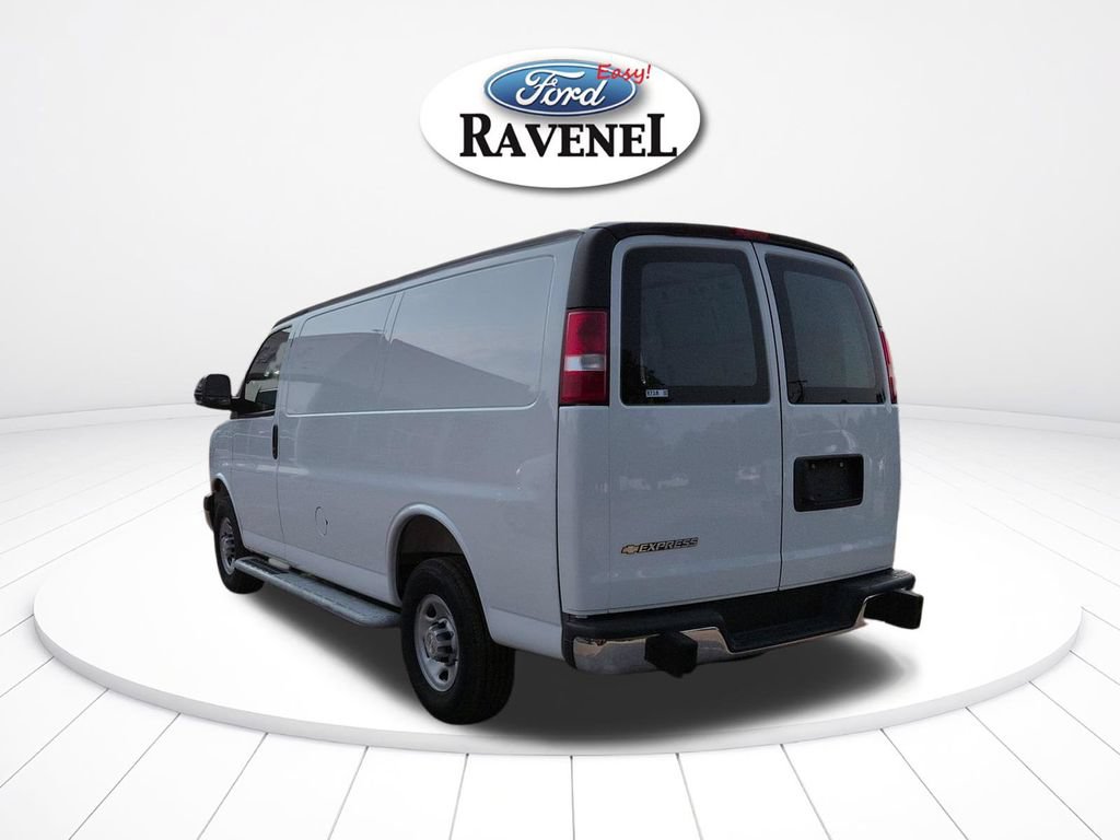 Used 2025 Chevrolet Express 2500 w/ Driver Convenience Package RWD image 6