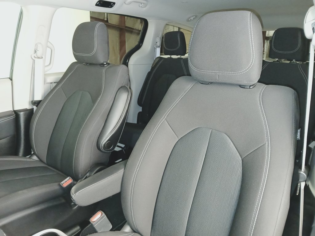 Used 2024 Chrysler Voyager LX FWD image 11