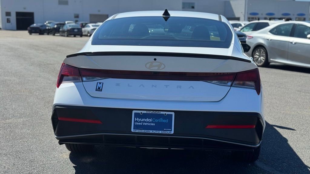 Used 2025 Hyundai Elantra Sport image 3