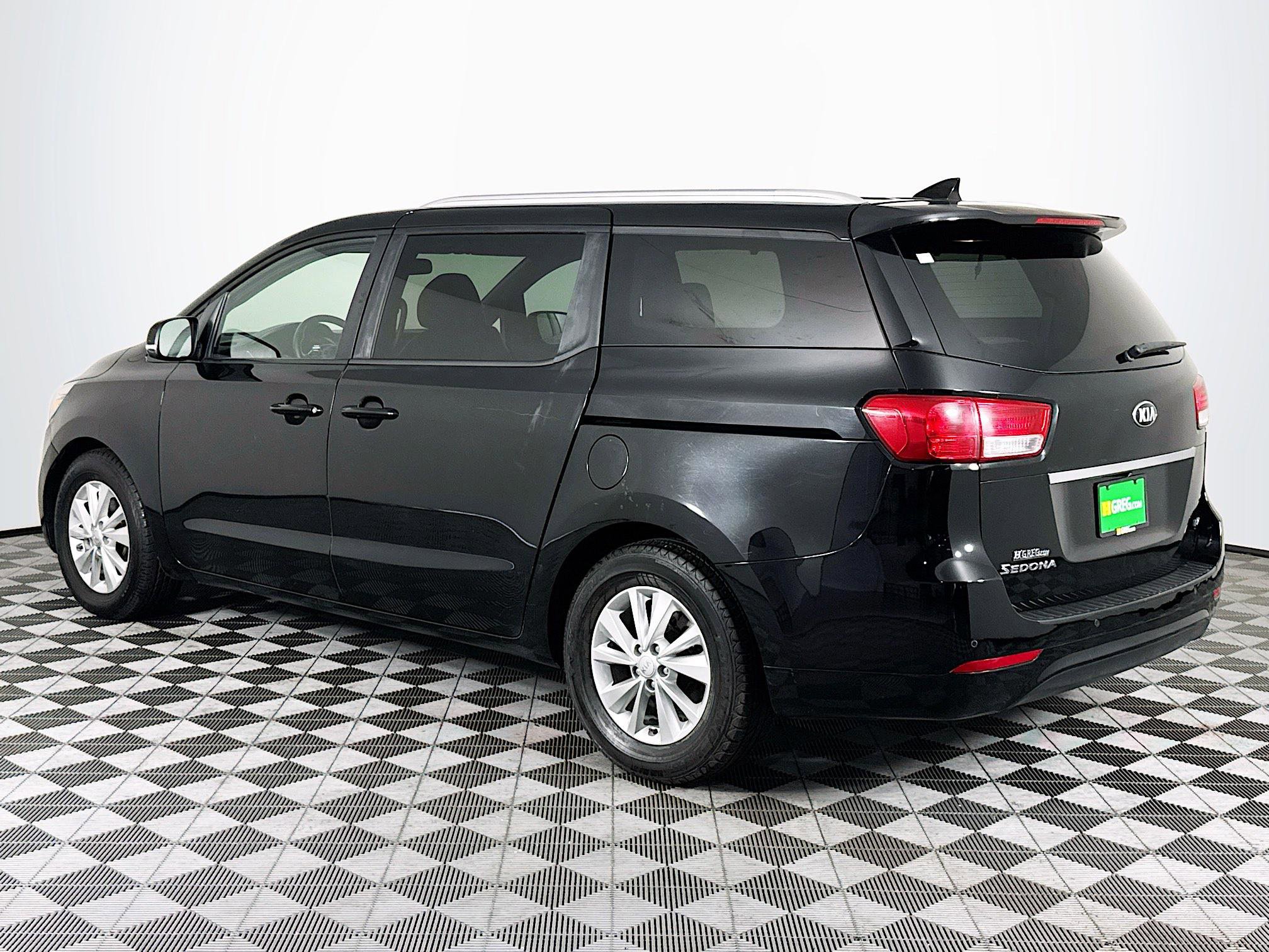 Used 2018 Kia Sedona LX w/ LX Essentials Premium Package FWD image 6