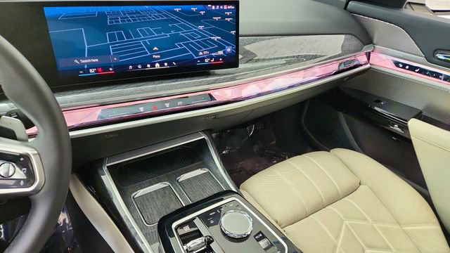 Used 2025 BMW 740i xDrive image 43