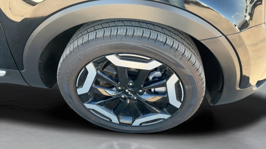 Used 2024 Kia Telluride EX w/ EX Captain's Chair Package image 9