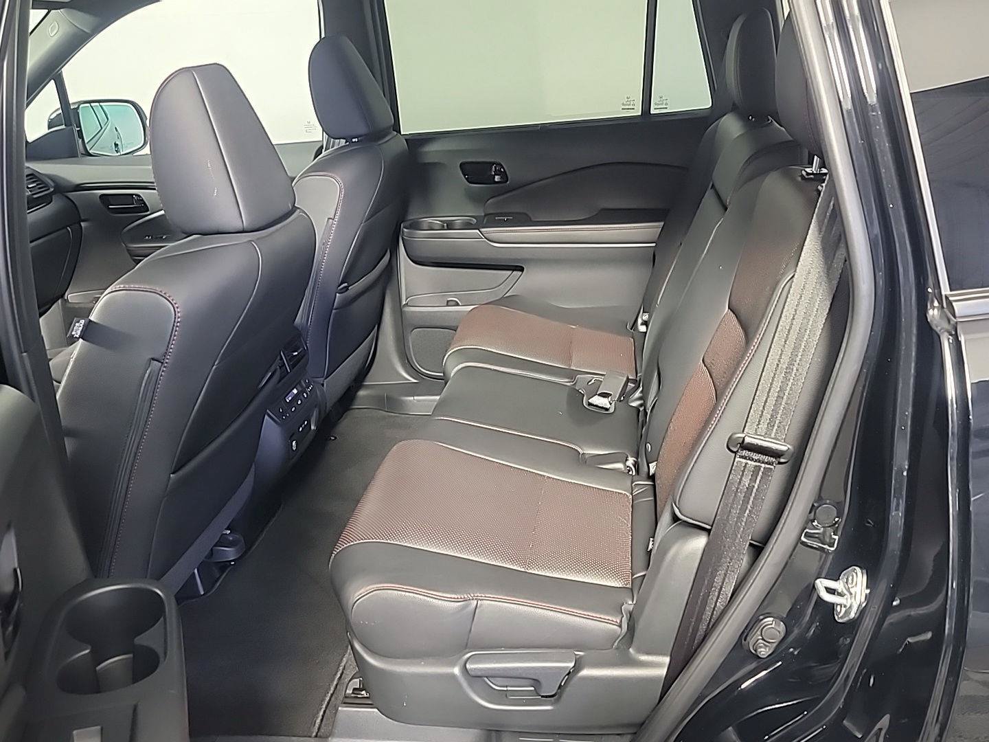 Certified 2024 Honda Passport Black Edition image 17