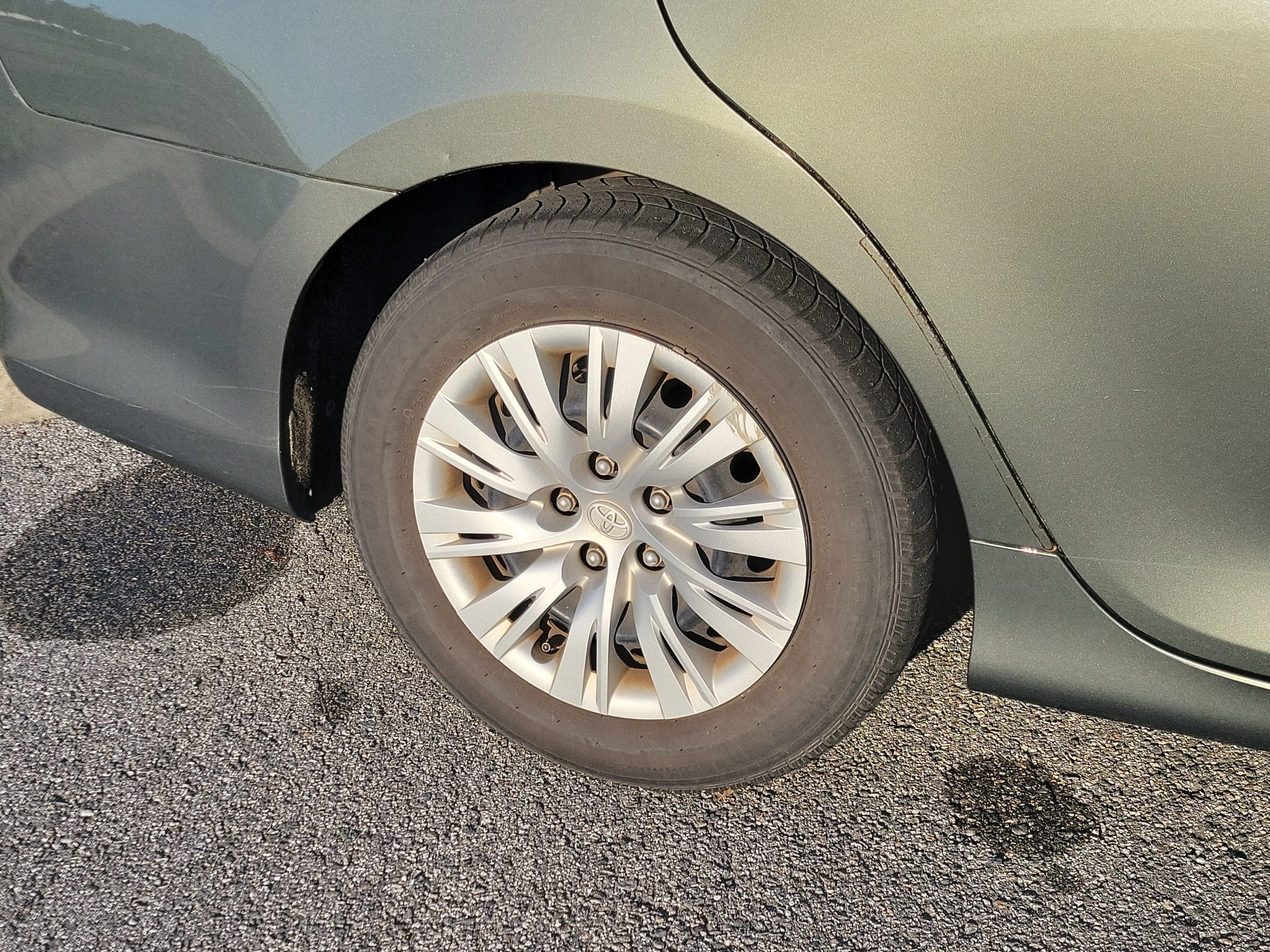 Used 2013 Toyota Camry L image 12