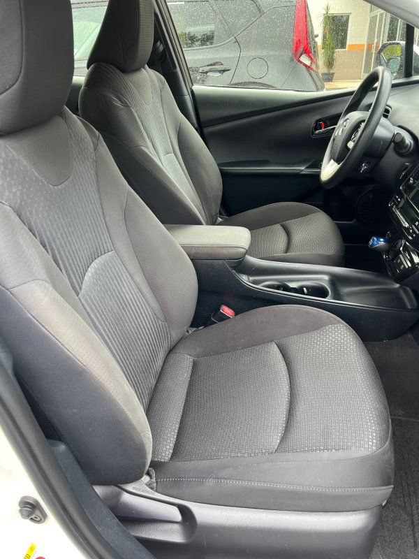Used 2017 Toyota Prius Two w/ Carpet Mat Package FWD image 11