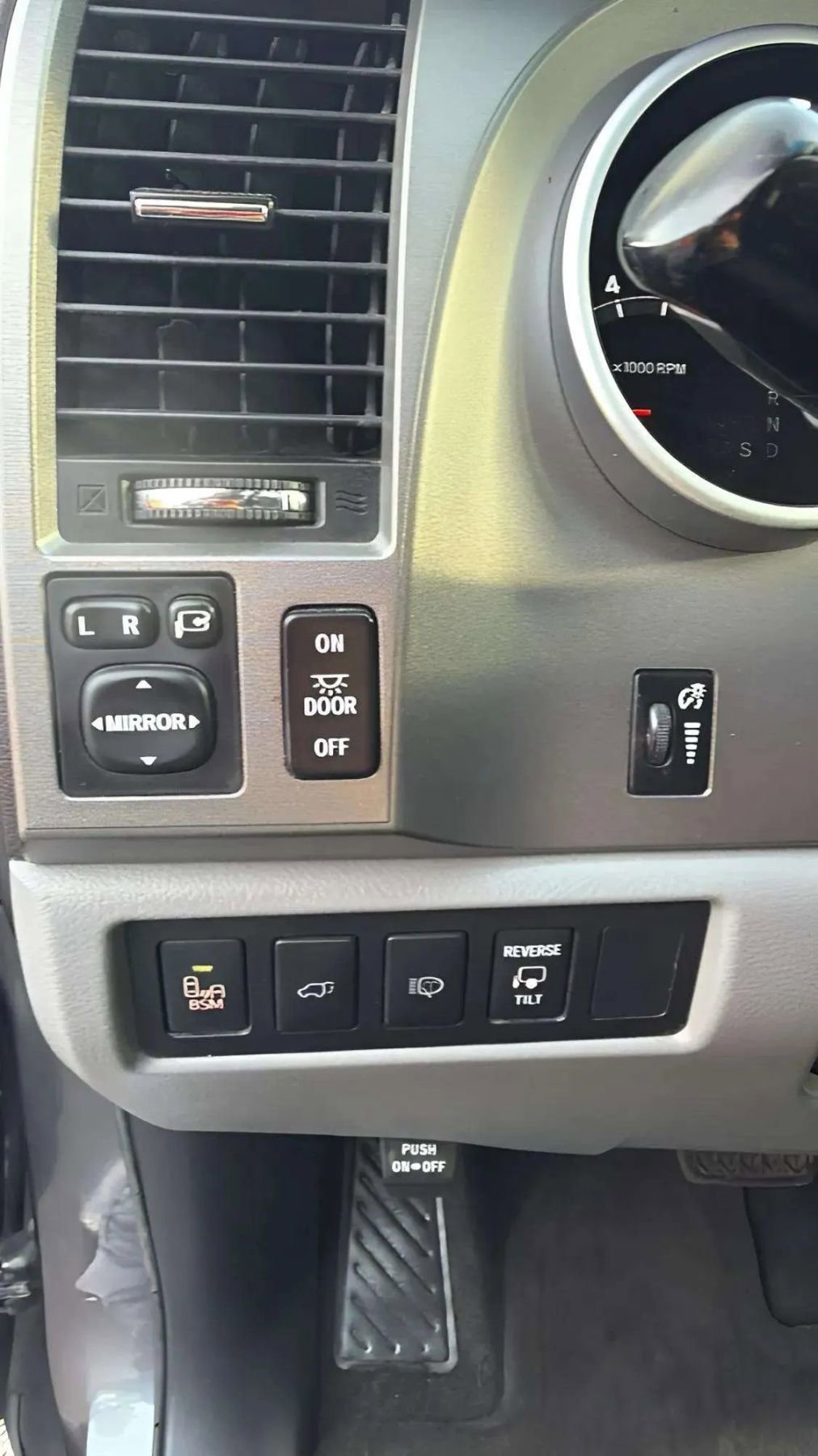 Used 2016 Toyota Sequoia Platinum image 36