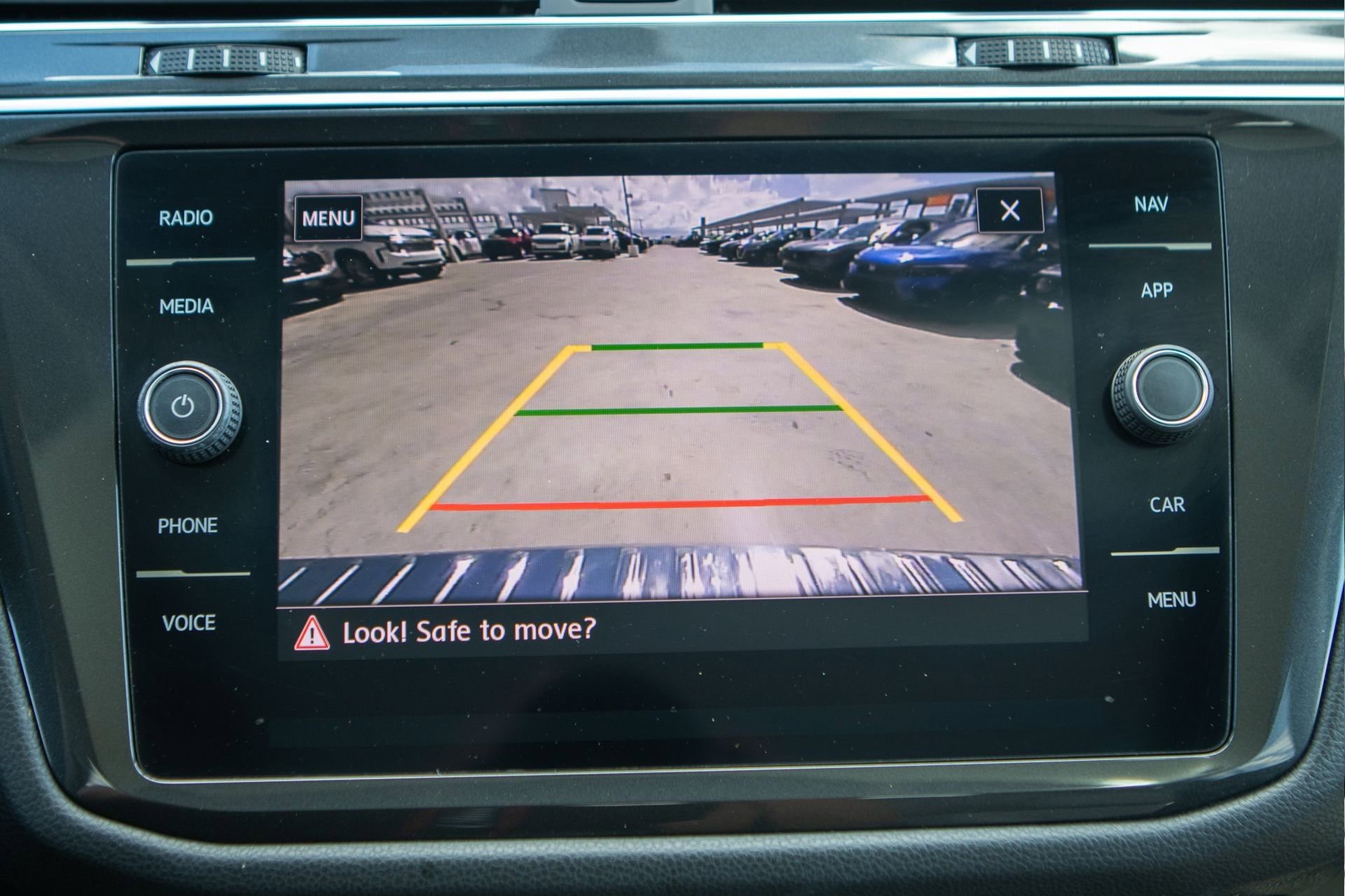 Used 2019 Volkswagen Tiguan SEL image 33