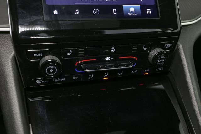 Used 2024 Jeep Grand Cherokee Altitude AWD/4WD image 28
