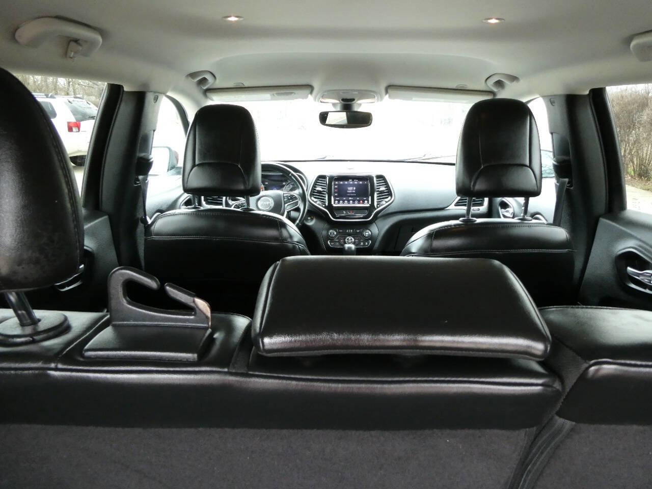 Used 2019 Jeep Cherokee Limited image 24