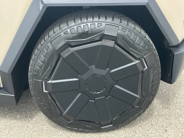Used 2024 Tesla Cybertruck Cyberbeast AWD/4WD image 34