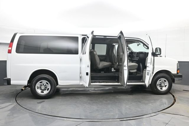 Used 2016 Chevrolet Express 3500 LT w/ LT Preferred Equipment Group RWD image 49