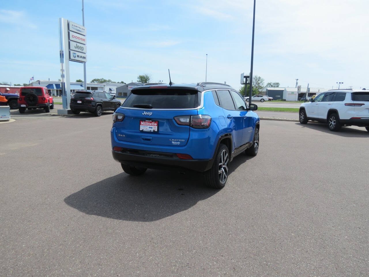Used 2024 Jeep Compass Limited w/ Elite Group AWD/4WD image 6