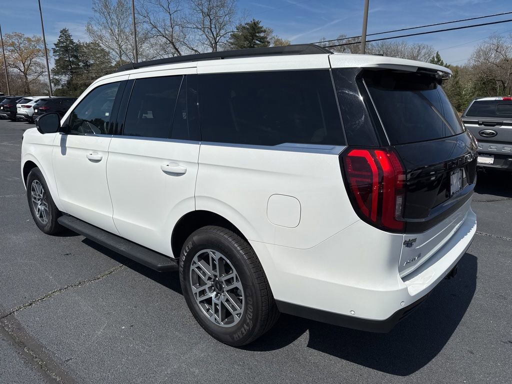 Used 2025 Ford Expedition Active image 3