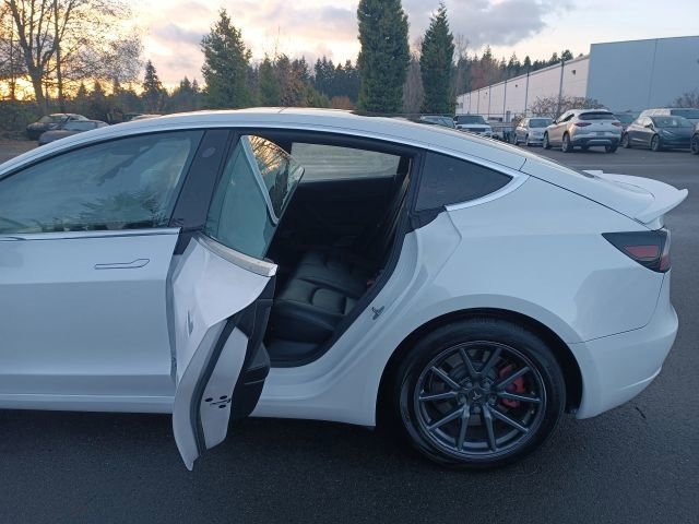 Used 2020 Tesla Model 3 image 17